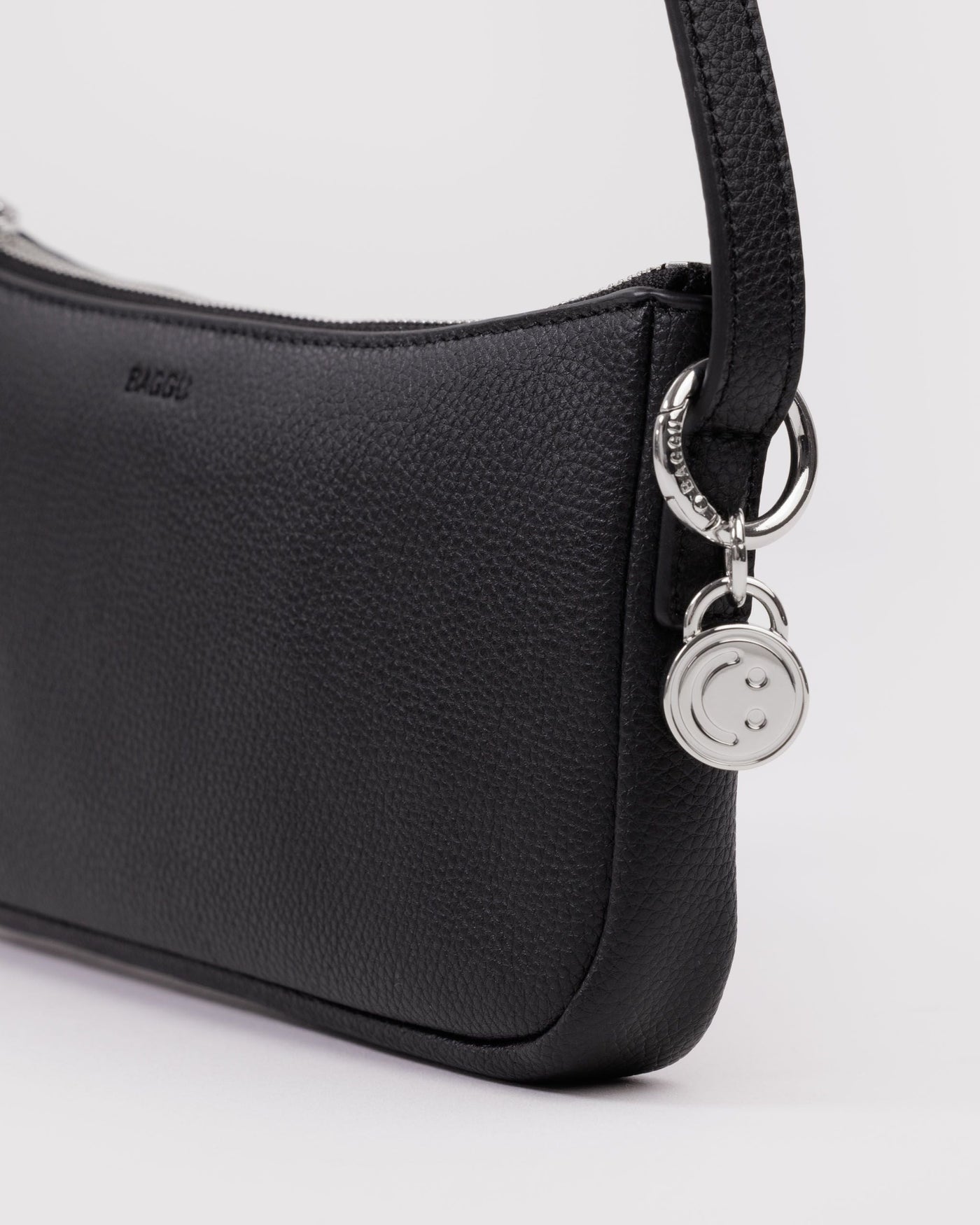 Recycled Leather Pochette I7